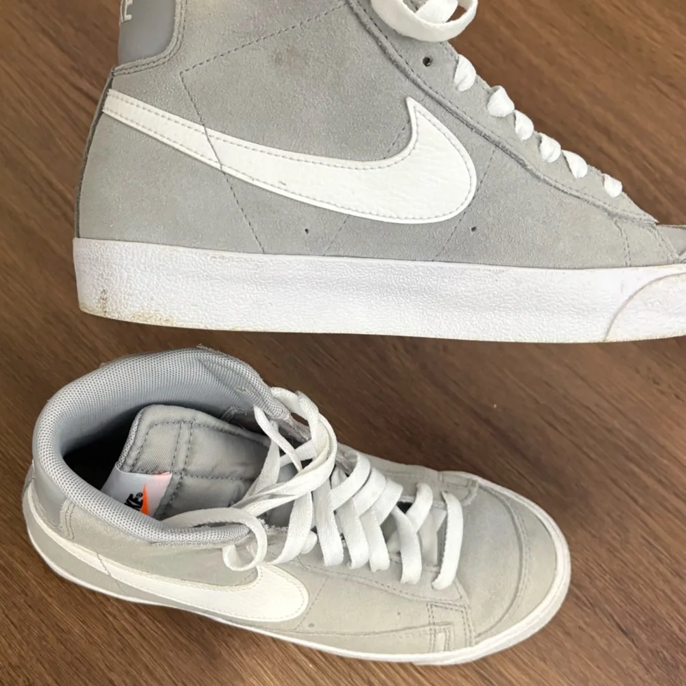 Nike Gray & White suede Blazers Boys 5y